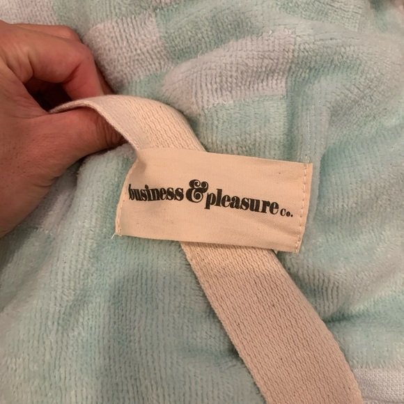 Business & Pleasure Co Luxury Holiday Beach Blanket Checkered Mint Green 68"x68" - Picture 9 of 9